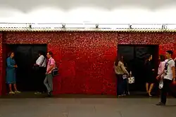 Frühes Beispiel für Bahnsteigtüren aus dem Jahr 1967 in der Station Majakowskaja, Sankt Petersburg
