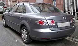 Heckansicht der Stufenheck-Limousine.