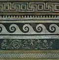Bild 9: Mosaikfußboden aus Pergamon: Mäanderband, Zackenband, laufender Hund, Volutenranke, Flechtband.