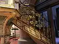 Kunstvoll verzierte Treppe zur Kanzel in der Johanneskirche