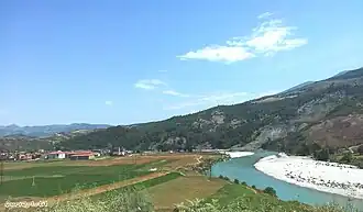 Blick auf die Kleinstadt und die Vjosa (2013)