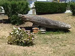 Menhir couché