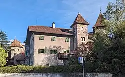 Wenterschlössl (Schloss Rosenstein) am Brunnenplatz, Obermais, Meran in Seitenansicht