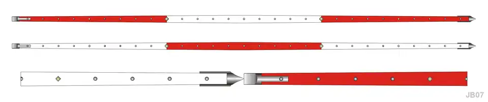 Zusammengehöriges und bei der Messung zusammen zu verwendendes Paar von hölzernen 3 Meter langen Messlatten mit Dezimeterteilung durch Rundnägel, Halbmeterteilung durch kleine Ecknägel, Meterteilung durch große Ecknägel und Farbgebung, Meißelkanten zum Aneinanderlegen. Ausschnittbild wie sie aneinander gelegt werden