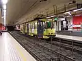 Zug der ehemaligen Linie 90 in der Station Porte de Hal