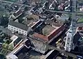Blick auf die reformierte Kirche (rechts)