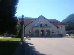 Denkmal für die Gefallenen des Nationalen Befreiungskampfes Sloweniens in Mežica[38][39]