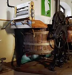 Holzbottich­wasch­maschine mit Wring­maschine