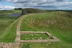 Abschnitt 34: Die Ruine des Meilenkastelles 34 (Castle Nick) im Mittelteil des Walles