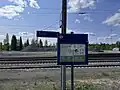 Stationsschild und Fahrgastinformation