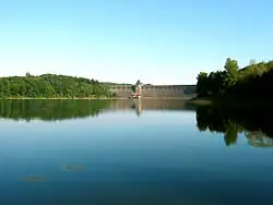 Sperrmauer der Möhnetalsperre