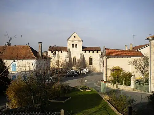 Die Kirche im Ortskern von Monsec