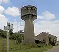 Dorfeingang und Wasserturm