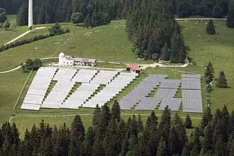 Luftaufnahme der Photovoltaikanlage auf dem Mont Soleil