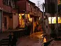 Monte Azul bei Nacht: Durch die Urbanisierung wurden alle Wege betoniert und Regen verursacht keine Schlammlawinen mehr.