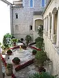 Innenhof am Museumseingang neben der Abteikirche