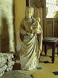 Marienstatue im Inneren der Kirche