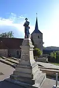 Kirche Saint-Léger und Gefallenendenkmal