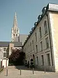 Bibliothek und Kirche