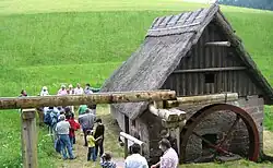 Die strohgedeckte Mooswaldmühle aus dem 17.&nbsp;Jahrhundert