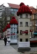 Mit Pudel­mützen als mobiler Werbe­träger für CO2-Gebäude­sanierung, München, 2008