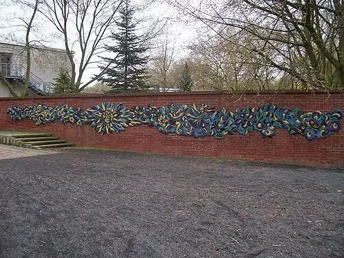 Völkerfreundschaft, Wall am Kiez