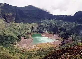 Gipfelkrater des Mount Awu