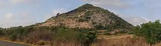Ostflanke des Mount Etna mit aufgelassenem Kalksteinbruch