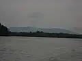 Gunung Pulai vom Fluss aus