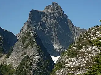 Die Ostflanke des Mount Triumph (im Hintergrund)