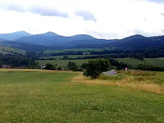 Das Gebirge von Kojšov aus gesehen