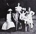 Louise (ganz Links) mit ihren Eltern und Geschwistern, 1902