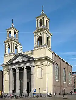 Die klassizistische Mose-und-Aaron-Kirche in Amsterdam