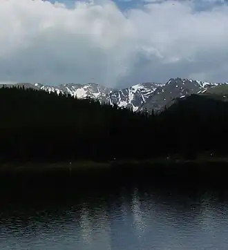 Mount Blue Sky, davor der Echo Lake