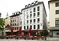 Bei Frauenplatz 7, dem Andechser am Dom, führt die Mazaristraße zur Kaufingerstraße hindurch