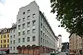 Kreuzung Hochbrückenstraße mit der Ledererstraße; links in der Hochbrückenstraße 7, Polizeiinspektion München 11 (Altstadt) (zuvor: Polizeiamt Nord) (1923–1925 von Rudolf Pfister)