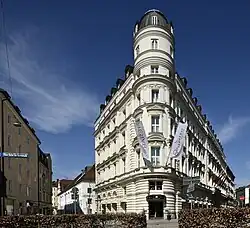 Neuturmstraße Nr. 1, Ecke Hochbrückenstraße.