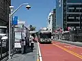 BRT Schnellbus an der Haltestelle Van Ness Avenue/Market Street