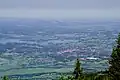 Murnau von unterhalb des Heimgarten-Gipfels, im Hintergrund Staffelsee und der Hohe Peißenberg