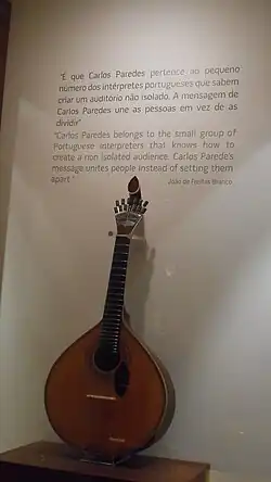 Ausgestellte Gitarre des Carlos Paredes