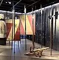 Fahnen und Waffen