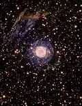 Langbelichtete Aufnahme mithilfe des südlichen Gemini-Teleskops und Linienfilter für die Spektrallinien von OIII (blau), H-alpha (gelb), und SII (rot)
