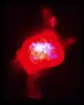 Hubble-Aufnahme mit umgebender Gaswolke