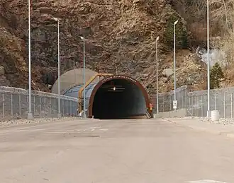 Eingangstor des Cheyenne Mountain Operations Center
