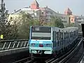 Zug der Baureihe NS&nbsp;74 der Metro de Santiago