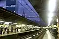 Das Gebäude ist auch vom Bahnhof Shinjuku aus zu sehen