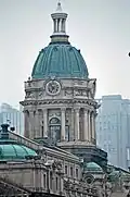 Der Turm mit kupferner Kuppel