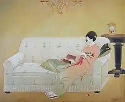 Frau auf dem Sofa
