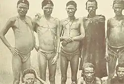 Eine Gruppe !Kung im Jahr 1896