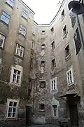 Innenhof vor der Fassadensanierung (2012)